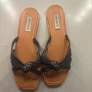 Steve Madden Tan and Black Sandals